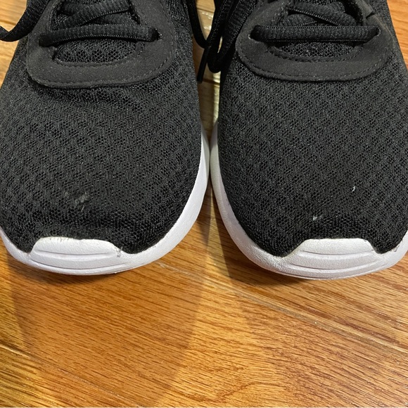 Nike women’s Tanjun sneakers - size 9. - Picture 9 of 10